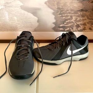 Nike Men’s Air Mavin Low Basketball shoe sz 7.5